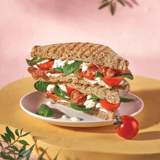 TOST Z SZYNKĄ, SEREM I JAJKIEM