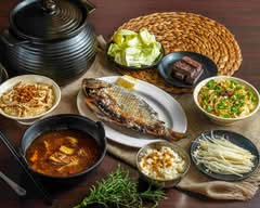 魚肉香民宵夜專賣店 麻油雞 海鮮燒烤 桶仔雞飯