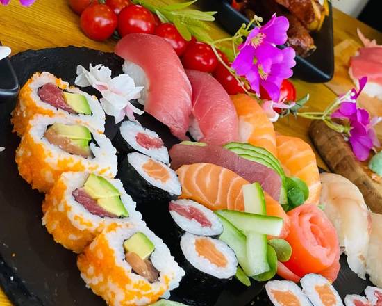 Mixed Sushi Platter 30 Pieces