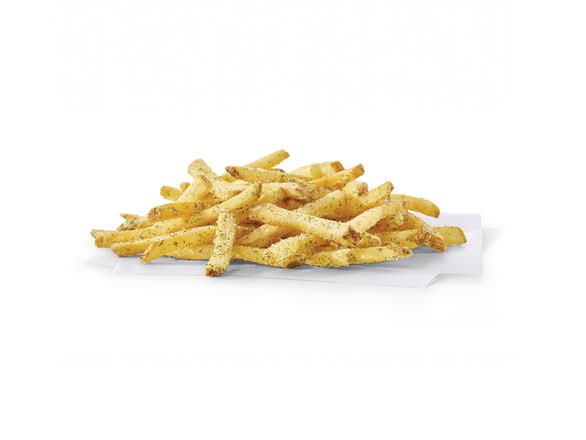Frites assaisonnées aux cornichons à l’aneth / Dill Pickle Shaker Fries (Cals: 300)