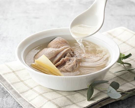 元盅雞湯 Steamed Chicken Soup