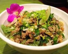 🍚鶏肉と香草を和えたラープご飯が人気👑Dee アジアン 食材 キッチン Dee Asian Food Kitchen