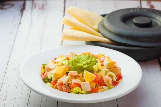 ランチ コブサラダ (トルティア3枚付)  LUNCH COBB SALAD (with 3 pcs Tortillas)