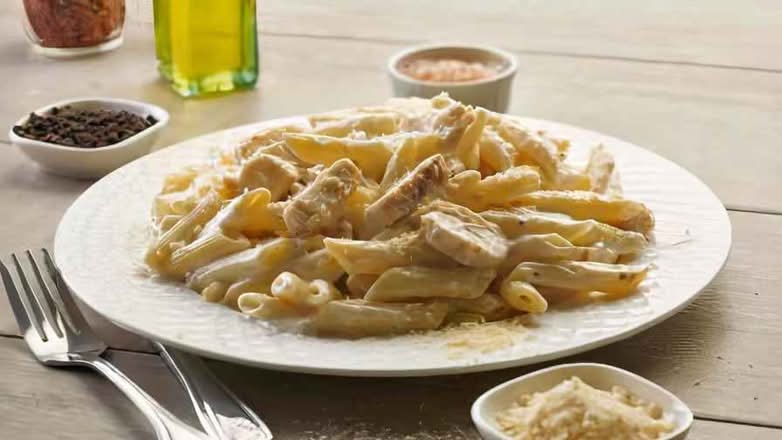 Halal Alfredo Chicken Pastatwist