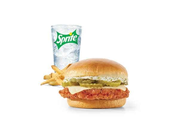 Sandwich au poulet épicé et cornichons à l’aneth / Spicy Dill Pickle Chicken Sandwich Combo