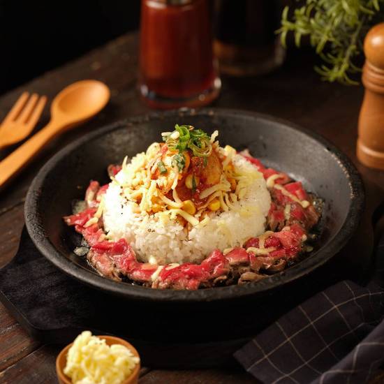 Kimchi Beef with Cheese Pepper Rice