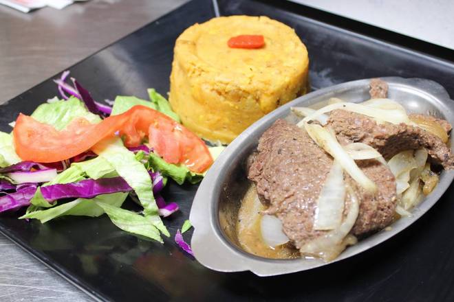 Lomillo (Bistec) encebollado | Onion tenderloin