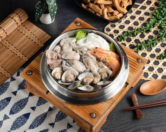 現撈鮮蚵泡菜海鮮鍋燒