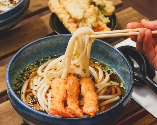Kake Udon z Dashi i Krewetkami w Panko