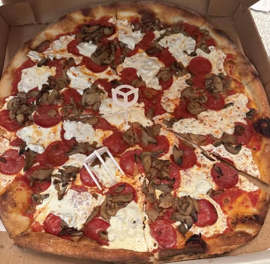 Fresh Mozzarella Pie with One Topping