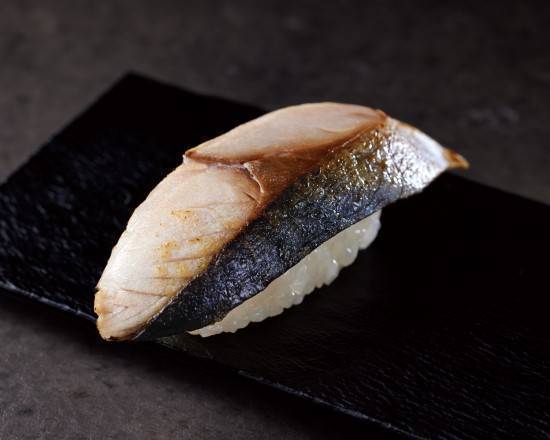 炙りしめさば【 V2049 】 Broiled Vinegared Mackerel