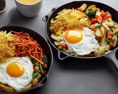Hot Skillets (2829 N Milwaukee Avenue)