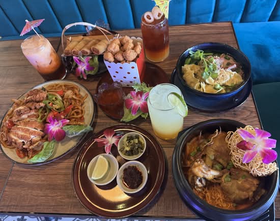 Apple Blossom Thai (45-14 48th Ave, 1 St Fl)