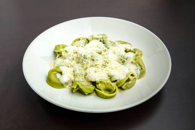 Spinach Tortellini with Alfredo Sauce