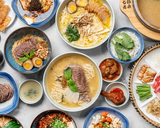 七彩云南 YUNQUEEN Chinese Rice Noodles (1460 Robson Street)