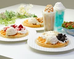 【ワッフル】カフェ 青空の下で