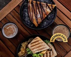 Amaretto Coffee & Crepes