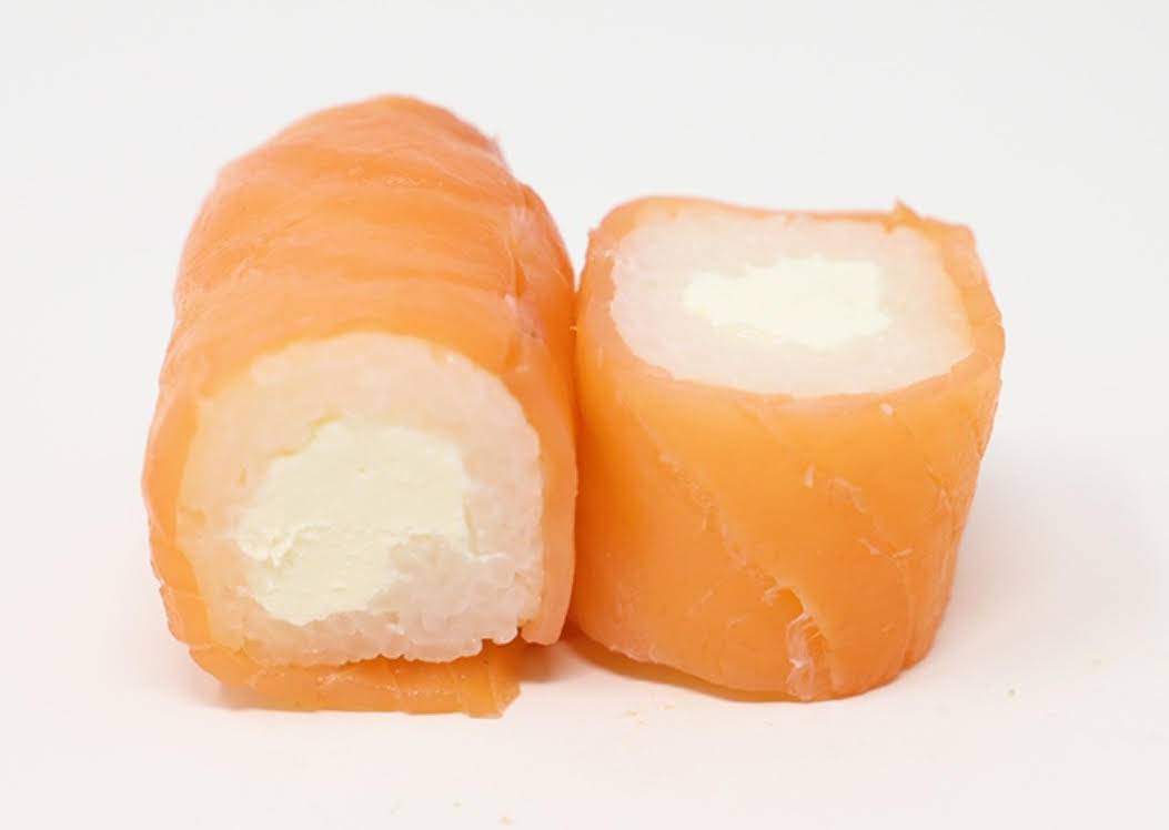 68- Roll sans algues enroulé de saumon cheese