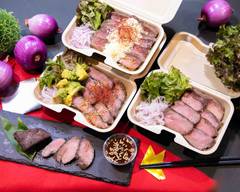 低糖質で高タンパク！玄米と牛赤身肉 ステーキ重 Healthy＆co秋葉原店