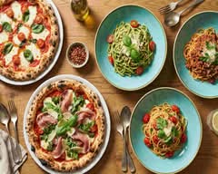 [こだわりのピザとパスタ]ワインと日本酒　葡萄色
