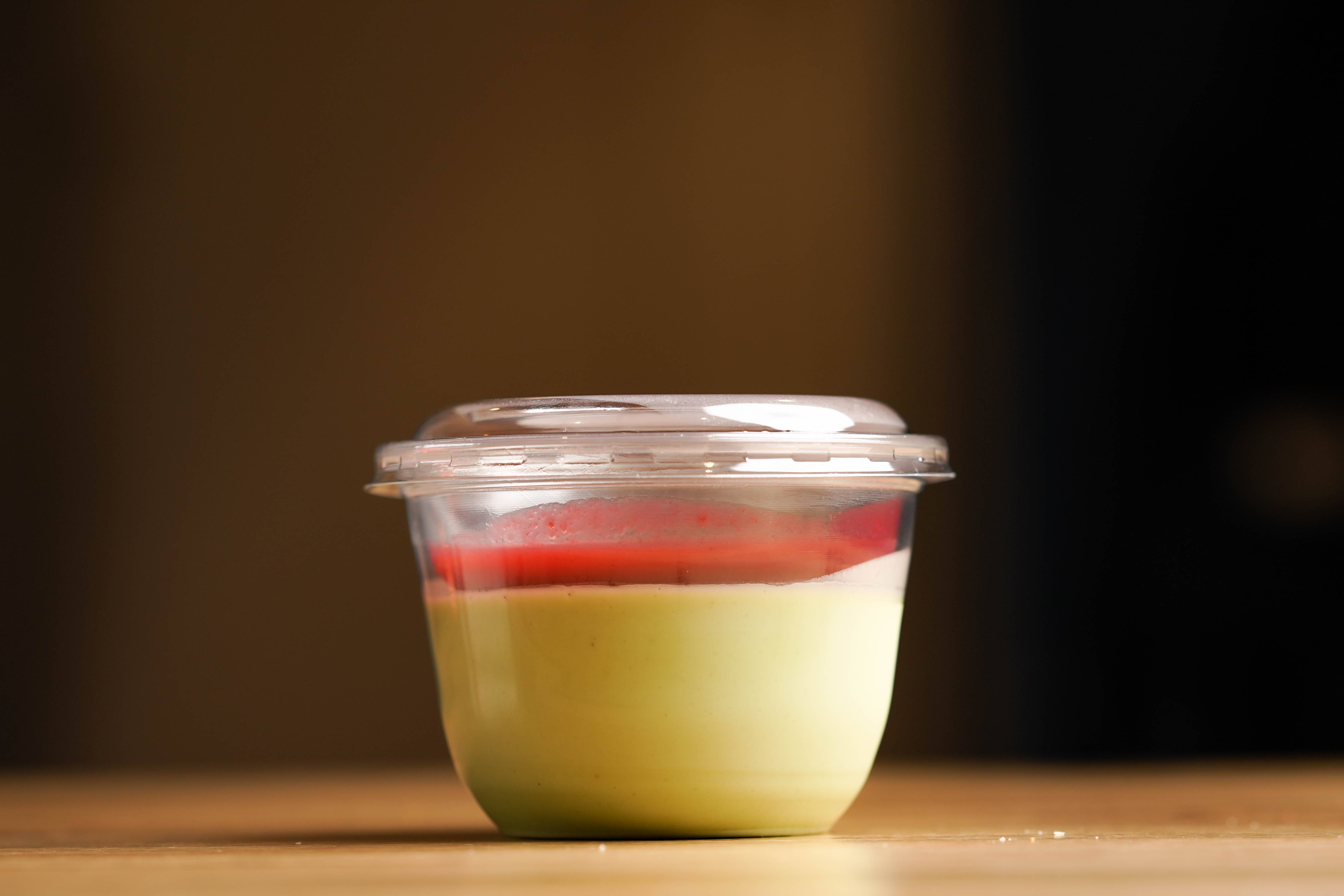 Panna cotta pistache au coulis de fruits rouges
