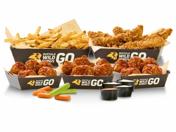 15 Boneless Wings + 5 Dippers + Fries