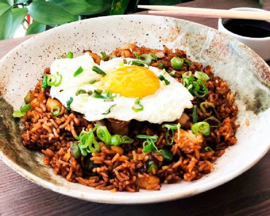 Arroz jazmín con langostinos y huevo eco