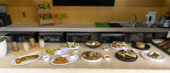 Fuel & Flow Sports Cafe (Riviera Maya)