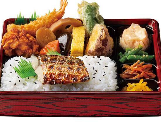 炭火焼さばの彩り幕の内弁当 Makunouchi, char-grilled mackerel box lunch
