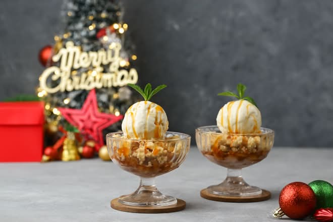 Deconstructed Pineapple Crumble