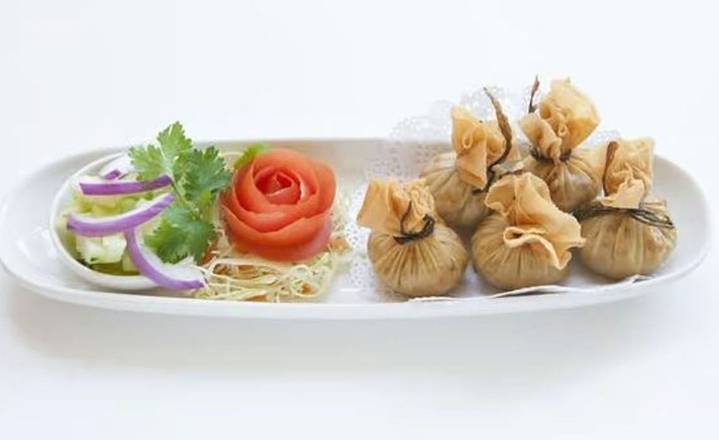 Toong Gyen Yung (Golden Bag)