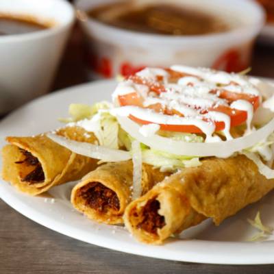 Combo flautas de pollo asado