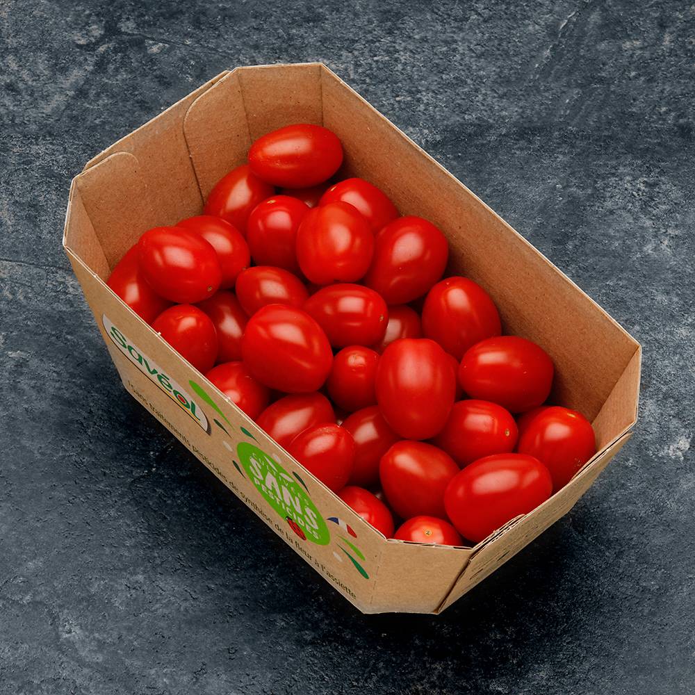 Tomate cerise segment les cerises allongées