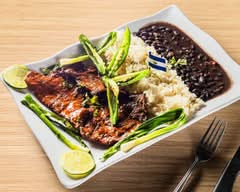 Antojitos Salvadoreños y Guatemaltecos ll (377 Union Avenue)