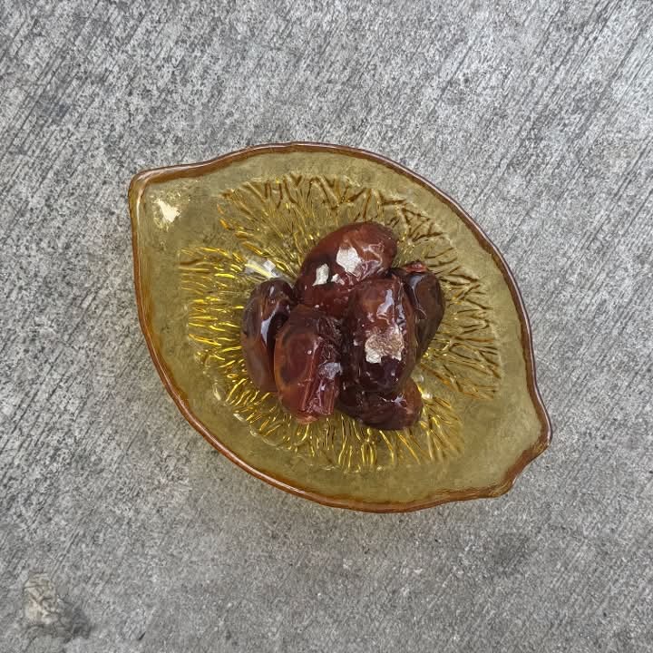 WARM MEDJOOL DATES