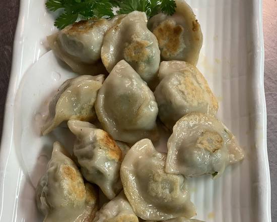 Pan-Fried Pork and Cabbage Dumpling (豬肉白菜鍋貼) (12 pcs)