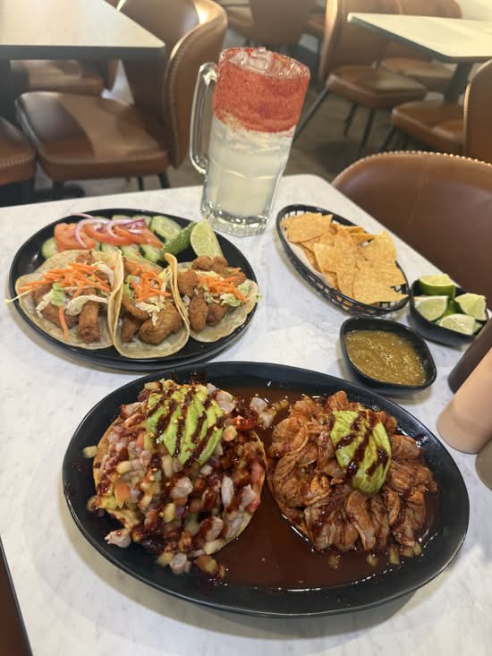 CALLOS Y AGUACHILES LLC