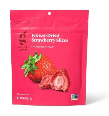 Good & Gather Freeze-Dried Strawberry Slices (1 oz)