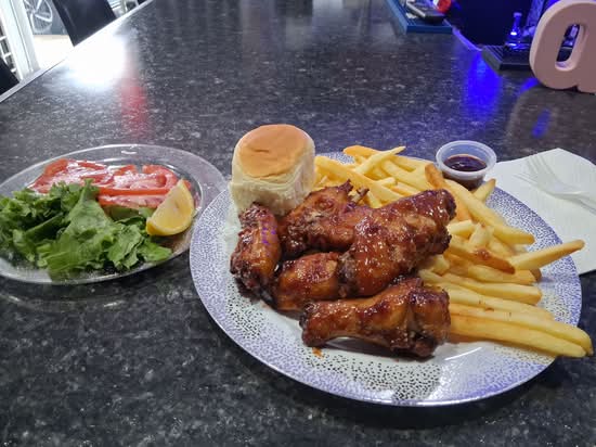 The Drink Sport Bar Cafe (Local 2 167 Calle Arzuaga)