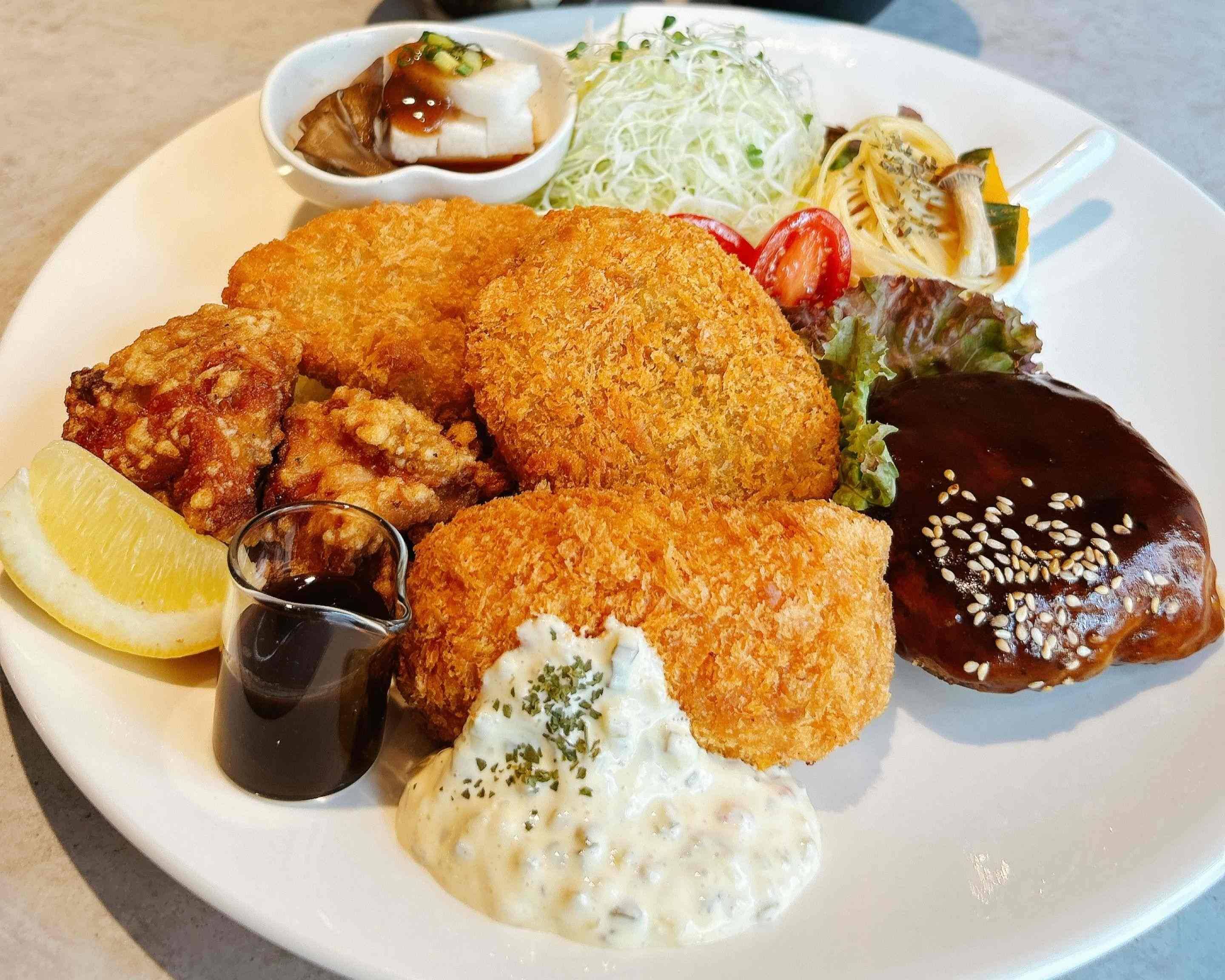 Cafe_fam.11 ファムドット11のデリバリー ・持ち帰り| メニューを見る