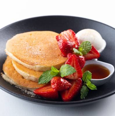 Pancakes w/ Fresh Strawberries
