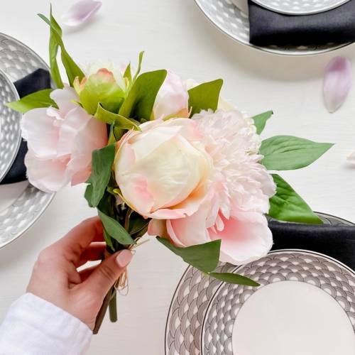 Bouquet de pivoines et de roses