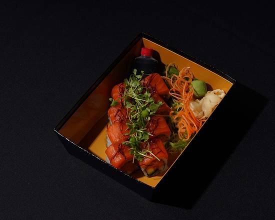 Truffle King Salmon Roll