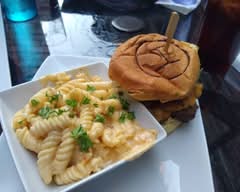 Harbor Halcyon (1119 Bridge Street)