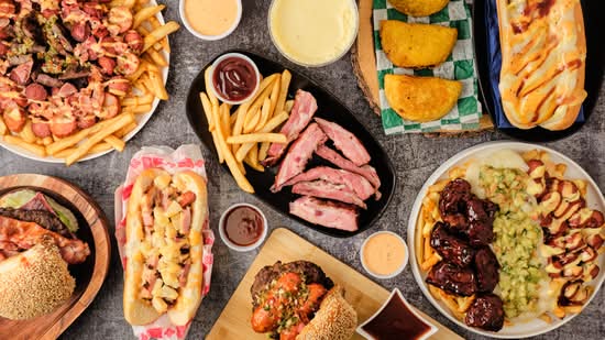 Octava Maravilla (2616 Blodgett St)