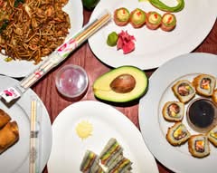 Hua Qiao Kitchen Chinese & Sushi