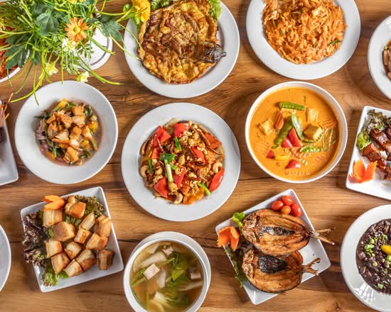 Yolee J's Filipino & Thai Restaurant (Aurora)