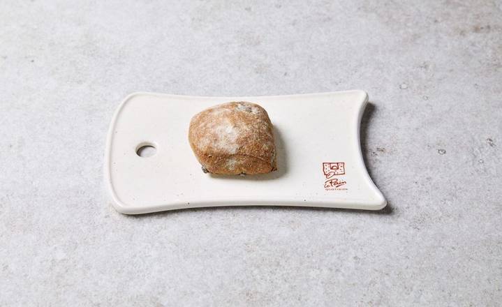 Petit pain au levain aux olives noires