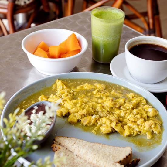 Combo de Huevos a la Mexicana o en Salsa Verde