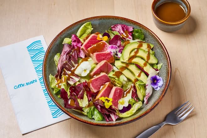 Ensalada Tuna Yuzu - Atún Sellado, Aguacate y Salsa Miso Yuzu